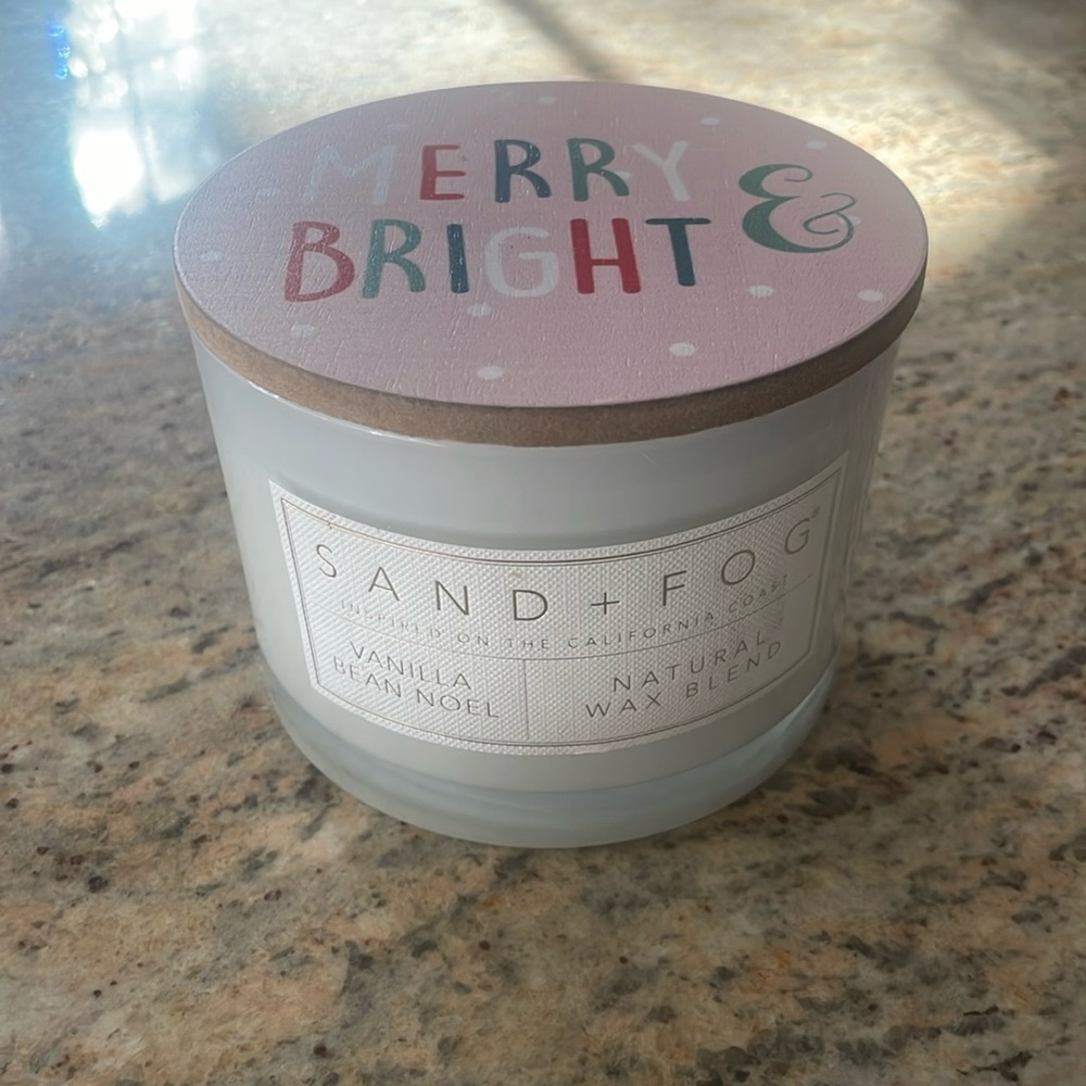 Sand & Fog Vanilla bean Noel candle. Merry & Bright cover